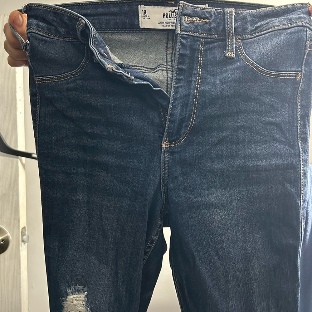 Size 1R it has a mix or colors and it’s high rise